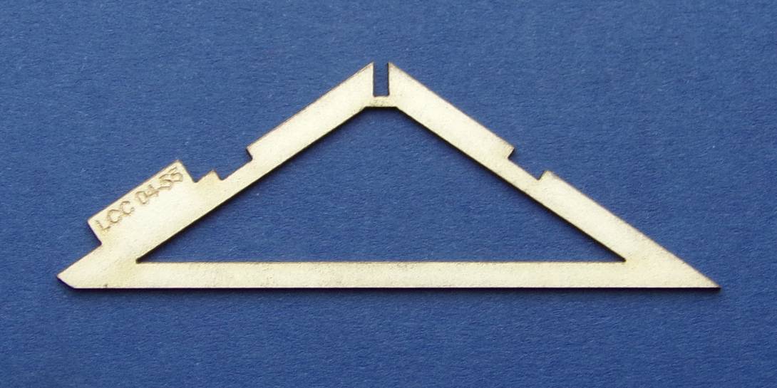 LCC 04-55 OO gauge engine shed roof support extension type 2 Extension roof support type 2 for modular engine sheds. Fits to the left or right of normal roof supports.